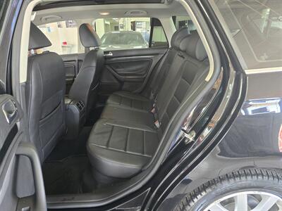 2013 Volkswagen Jetta SportWagen TDI   - Photo 11 - Hamilton, OH 45015