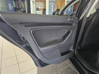 2013 Volkswagen Jetta SportWagen TDI   - Photo 10 - Hamilton, OH 45015