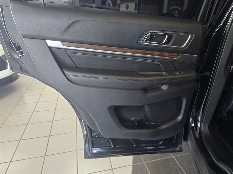 2018 Ford Explorer Limited - Photo 10 - Hamilton, OH 45015