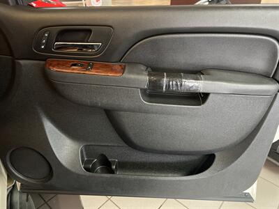 2013 Chevrolet Tahoe LTZ  4DR SUV  4X4   - Photo 33 - Hamilton, OH 45015