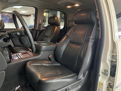 2013 Chevrolet Tahoe LTZ  4DR SUV  4X4   - Photo 9 - Hamilton, OH 45015