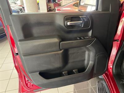 2020 Chevrolet Silverado 1500 Custom 4DR CREW CAB 4X4 V8   - Photo 9 - Hamilton, OH 45015