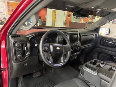 2020 Chevrolet Silverado 1500 Custom 4DR CREW CAB 4X4 V8   - Photo 12 - Hamilton, OH 45015