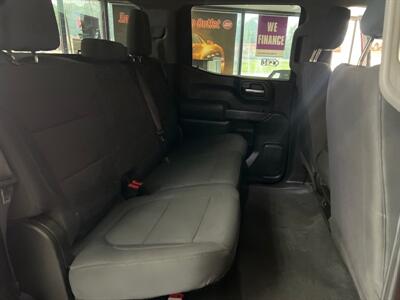 2020 Chevrolet Silverado 1500 Custom 4DR CREW CAB 4X4 V8   - Photo 23 - Hamilton, OH 45015