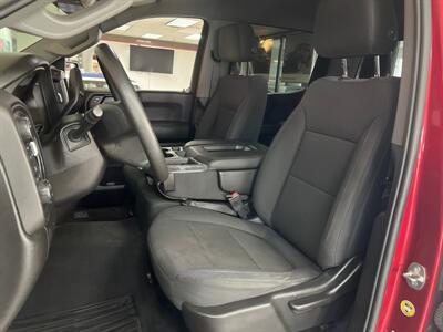 2020 Chevrolet Silverado 1500 Custom 4DR CREW CAB 4X4 V8   - Photo 11 - Hamilton, OH 45015