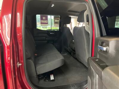 2020 Chevrolet Silverado 1500 Custom 4DR CREW CAB 4X4 V8   - Photo 22 - Hamilton, OH 45015