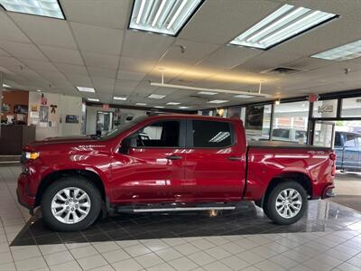 2020 Chevrolet Silverado 1500 Custom 4DR CREW CAB 4X4 V8   - Photo 2 - Hamilton, OH 45015