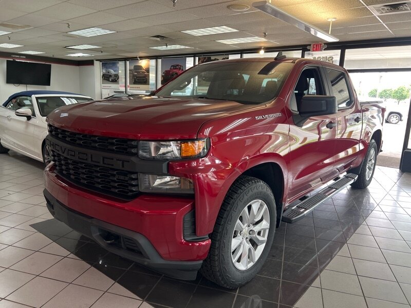 2020 Chevrolet Silverado 1500 Custom 4DR CREW CAB 4X4 V8 - Photo 1 - Hamilton, OH 45015