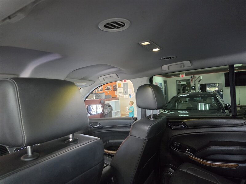 2020 Chevrolet Suburban Premier 4DR SUV 4X4 - Photo 28 - Hamilton, OH 45015