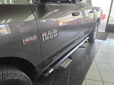 2014 RAM 1500 Express   - Photo 24 - Hamilton, OH 45015