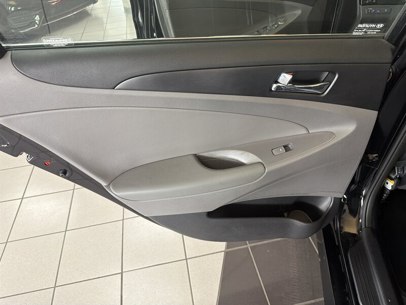 2014 Hyundai SONATA GLS - Photo 17 - Hamilton, OH 45015