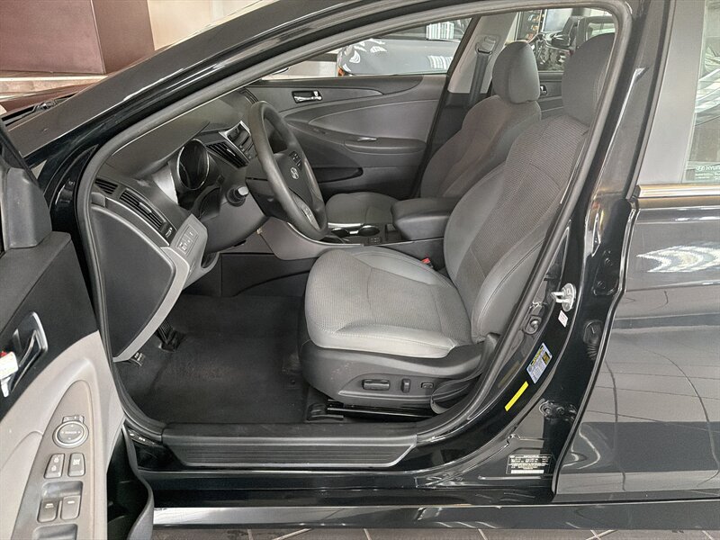 2014 Hyundai SONATA GLS - Photo 9 - Hamilton, OH 45015