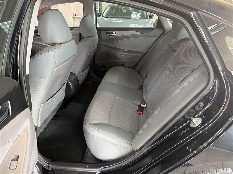 2014 Hyundai SONATA GLS - Photo 16 - Hamilton, OH 45015