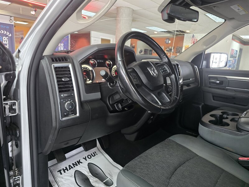 2017 RAM 1500 Big Horn/QUAD CAB/4X4 - Photo 8 - Hamilton, OH 45015