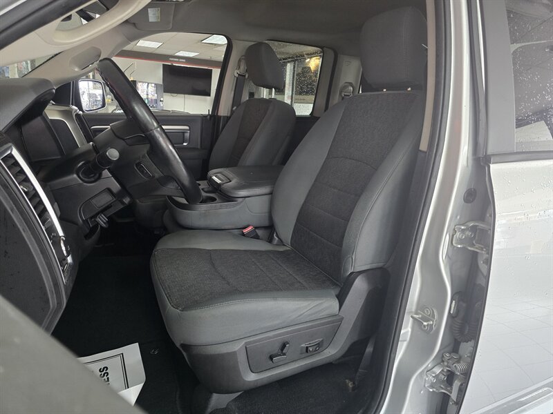 2017 RAM 1500 Big Horn/QUAD CAB/4X4 - Photo 9 - Hamilton, OH 45015