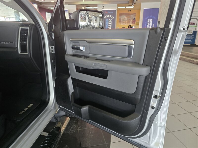 2017 RAM 1500 Big Horn/QUAD CAB/4X4 - Photo 12 - Hamilton, OH 45015