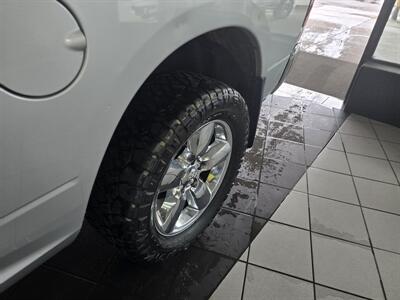 2017 RAM 1500 Big Horn/QUAD CAB/4X4 - Photo 33 - Hamilton, OH 45015