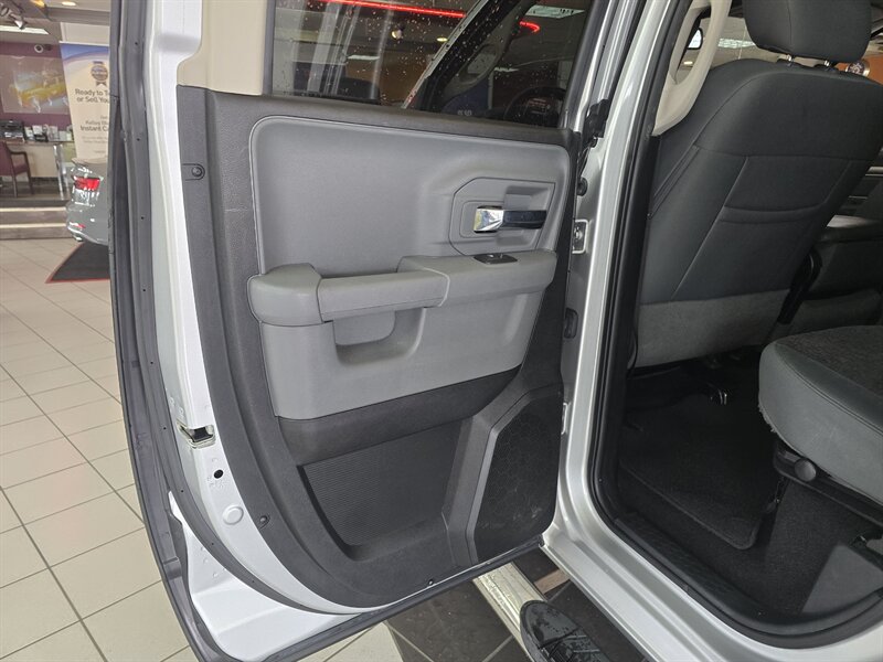 2017 RAM 1500 Big Horn/QUAD CAB/4X4 - Photo 10 - Hamilton, OH 45015