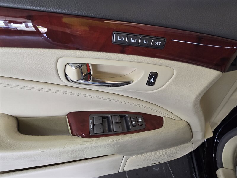 2011 Lexus LS 450 L 4DR SEDAN AWD - Photo 18 - Hamilton, OH 45015