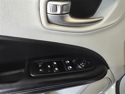 2017 Jeep Compass Latitude 4DR SUV 4X4   - Photo 18 - Hamilton, OH 45015