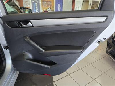 2015 Volkswagen Passat 1.8T S 4DR SEDAN   - Photo 14 - Hamilton, OH 45015