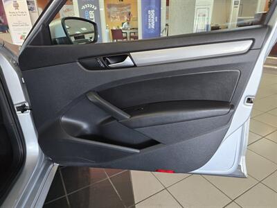 2015 Volkswagen Passat 1.8T S 4DR SEDAN   - Photo 12 - Hamilton, OH 45015