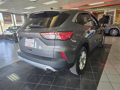 2022 Ford Escape SE 4DR SUV AWD - Photo 4 - Hamilton, OH 45015
