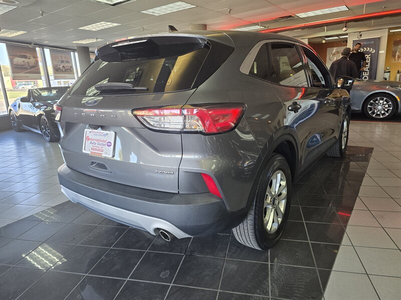 2022 Ford Escape SE 4DR SUV AWD - Photo 4 - Hamilton, OH 45015