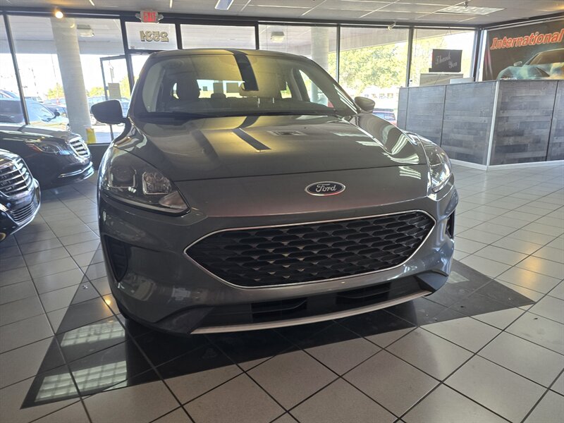 2022 Ford Escape SE 4DR SUV AWD - Photo 2 - Hamilton, OH 45015