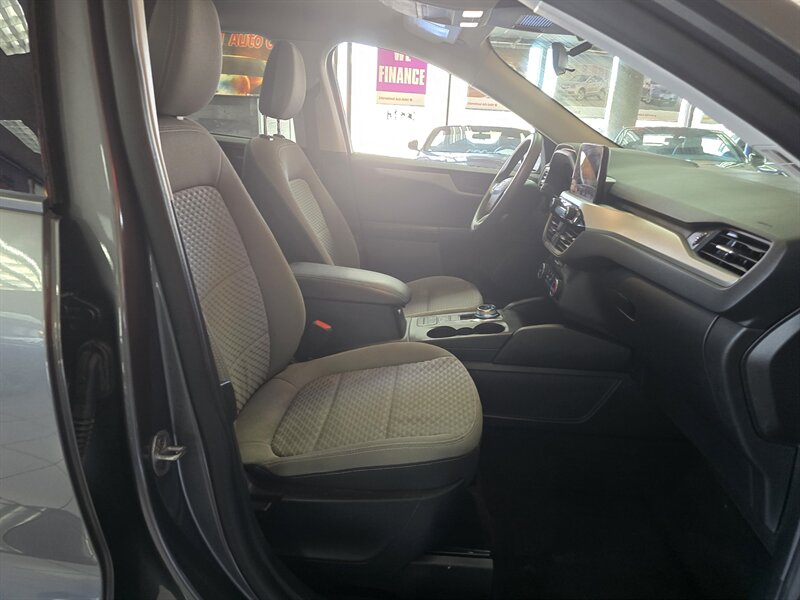 2022 Ford Escape SE 4DR SUV AWD - Photo 14 - Hamilton, OH 45015
