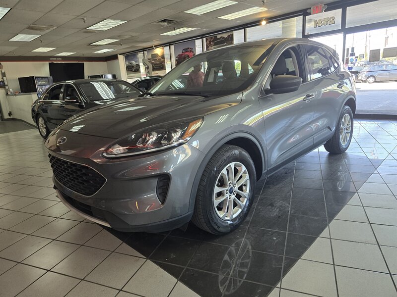 2022 Ford Escape SE 4DR SUV AWD   - Photo 1 - Hamilton, OH 45015