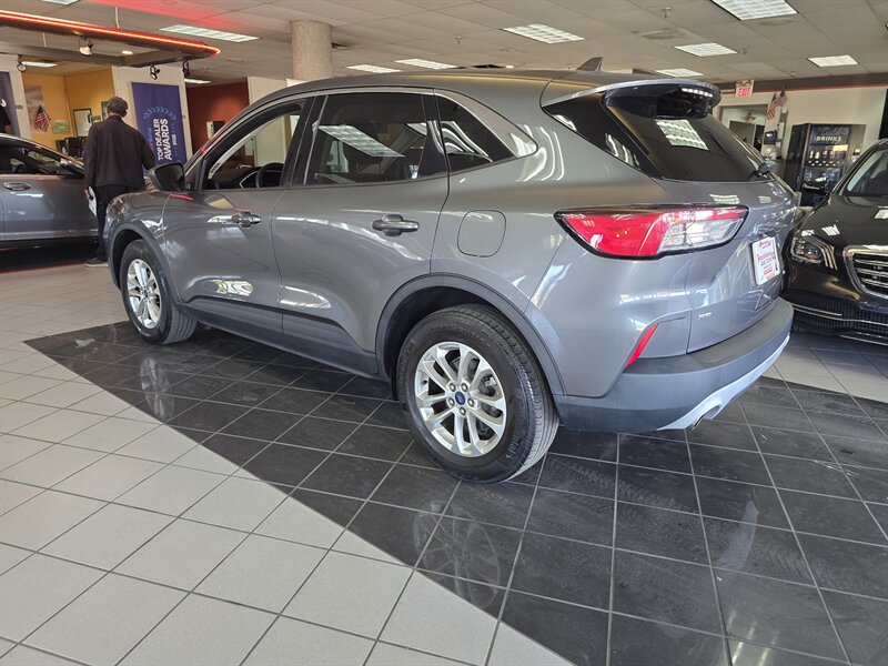 2022 Ford Escape SE 4DR SUV AWD - Photo 6 - Hamilton, OH 45015