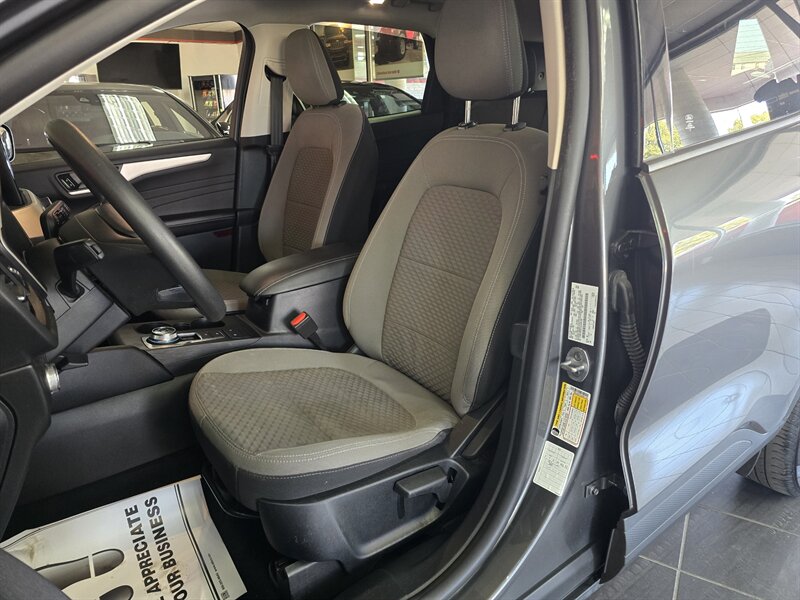 2022 Ford Escape SE 4DR SUV AWD - Photo 9 - Hamilton, OH 45015
