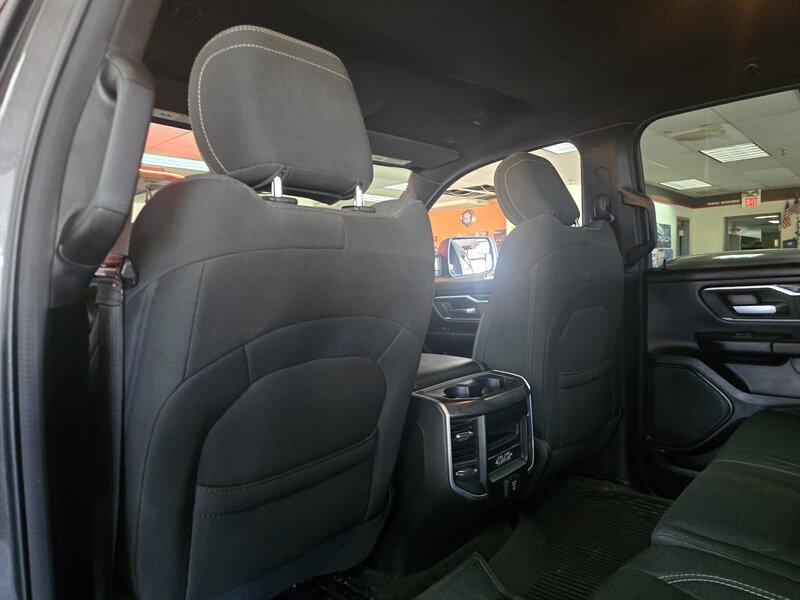 2020 RAM 1500 Big Horn 4DR CREW CAB 4X4 - Photo 9 - Hamilton, OH 45015