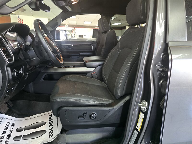 2020 RAM 1500 Big Horn 4DR CREW CAB 4X4 - Photo 11 - Hamilton, OH 45015