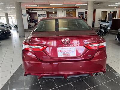 2018 Toyota Camry SE 4DR SEDAN   - Photo 5 - Hamilton, OH 45015