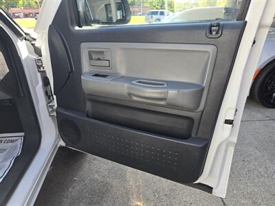 2011 RAM Dakota Big Horn EXTENDED CAB REFREGERATOR TRUCK   - Photo 10 - Hamilton, OH 45015