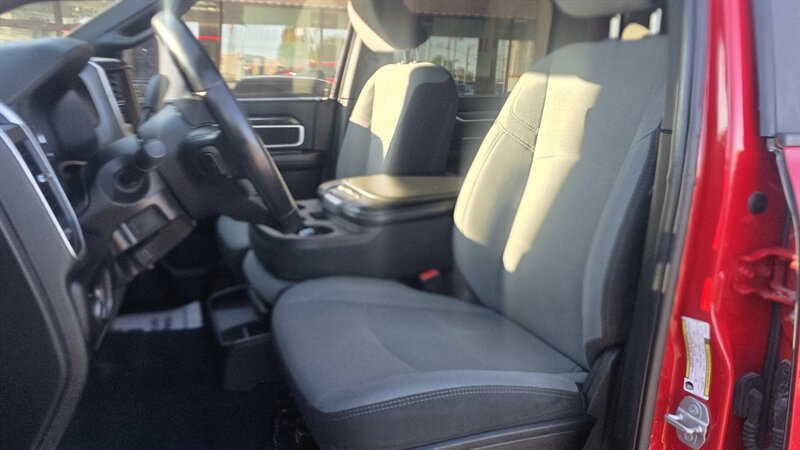 2024 RAM 3500 Big Horn 4DR CREW CAB 4X4/DIESEL - Photo 10 - Hamilton, OH 45015