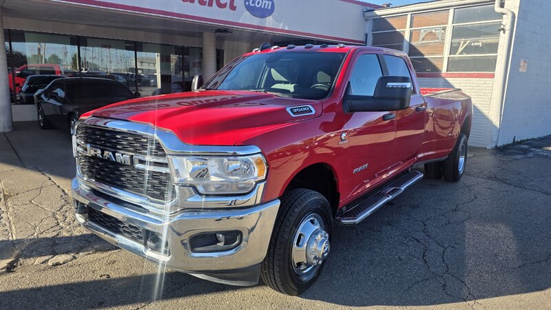 2024 RAM 3500 Big Horn 4DR CREW CAB 4X4/DIESEL   - Photo 1 - Hamilton, OH 45015