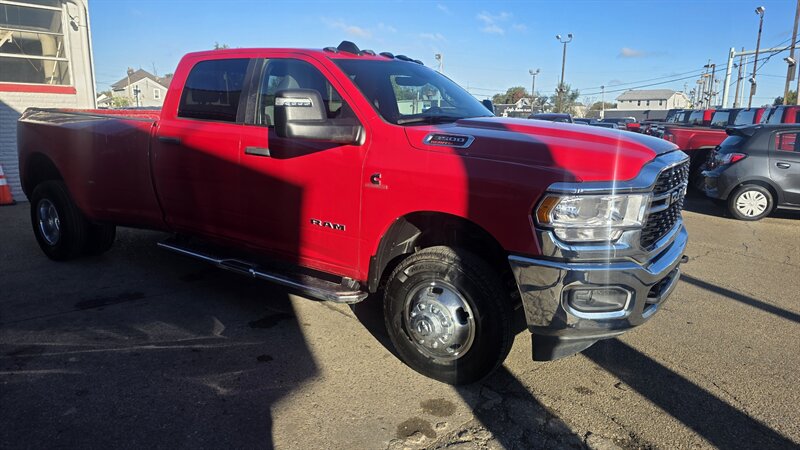 2024 RAM 3500 Big Horn 4DR CREW CAB 4X4/DIESEL - Photo 4 - Hamilton, OH 45015