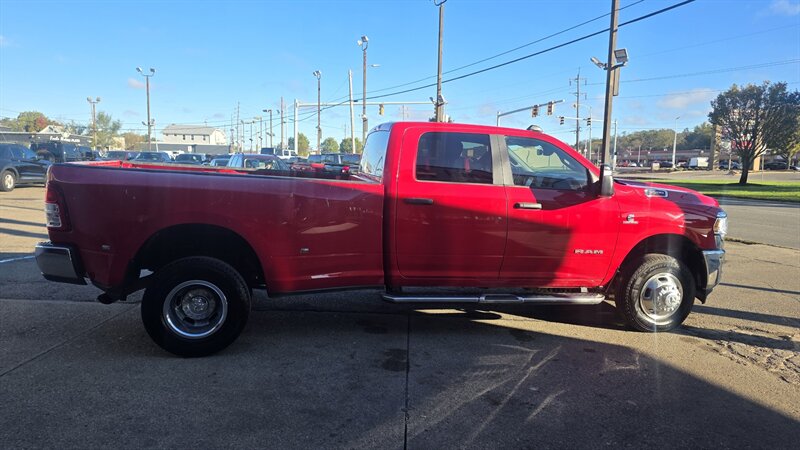 2024 RAM 3500 Big Horn 4DR CREW CAB 4X4/DIESEL - Photo 5 - Hamilton, OH 45015