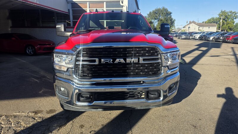 2024 RAM 3500 Big Horn 4DR CREW CAB 4X4/DIESEL - Photo 3 - Hamilton, OH 45015