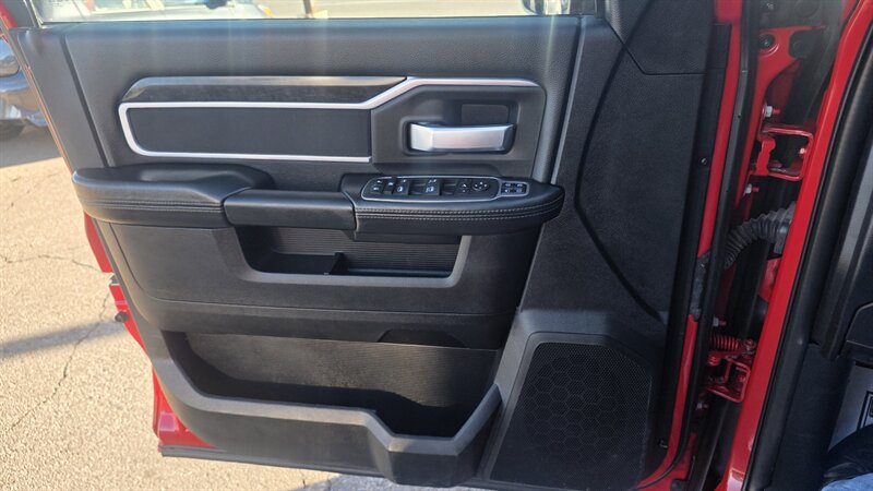 2024 RAM 3500 Big Horn 4DR CREW CAB 4X4/DIESEL - Photo 19 - Hamilton, OH 45015