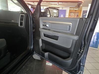 2017 RAM 1500 Big Horn 4DR CREW CAB 4X4 - Photo 15 - Hamilton, OH 45015