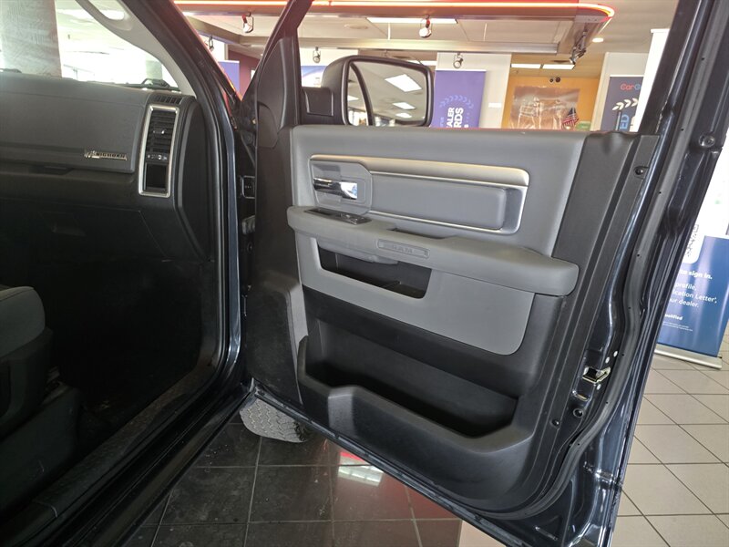 2017 RAM 1500 Big Horn 4DR CREW CAB 4X4 - Photo 15 - Hamilton, OH 45015
