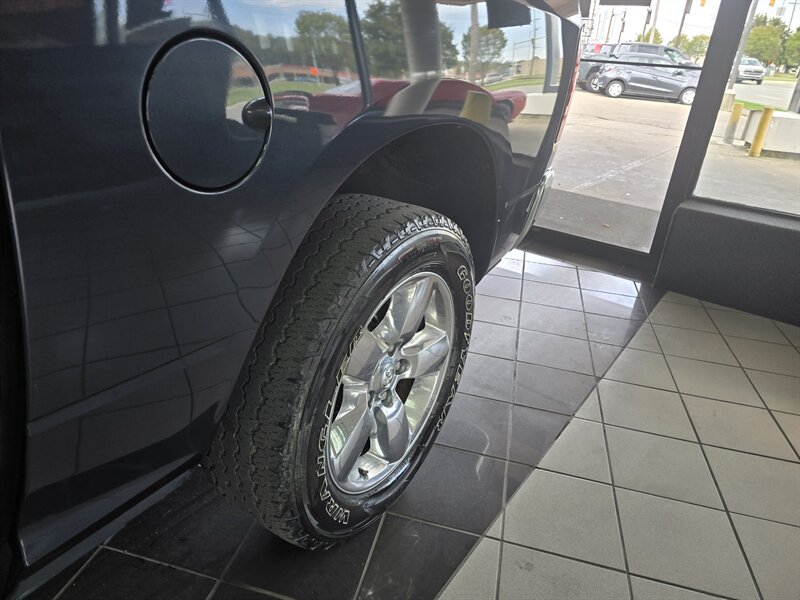 2017 RAM 1500 Big Horn 4DR CREW CAB 4X4 - Photo 40 - Hamilton, OH 45015