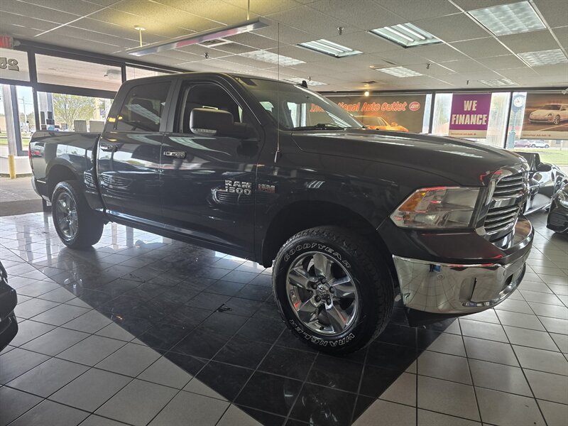2017 RAM 1500 Big Horn 4DR CREW CAB 4X4 - Photo 4 - Hamilton, OH 45015