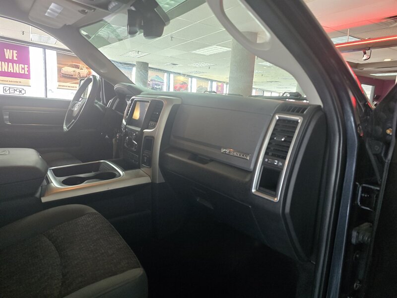 2017 RAM 1500 Big Horn 4DR CREW CAB 4X4 - Photo 16 - Hamilton, OH 45015