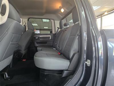 2017 RAM 1500 Big Horn 4DR CREW CAB 4X4 - Photo 14 - Hamilton, OH 45015