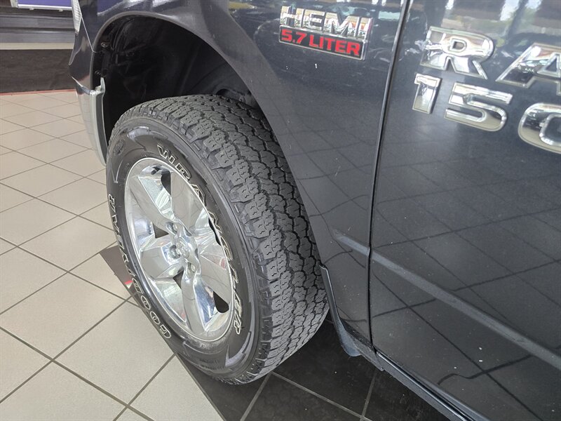 2017 RAM 1500 Big Horn 4DR CREW CAB 4X4 - Photo 41 - Hamilton, OH 45015